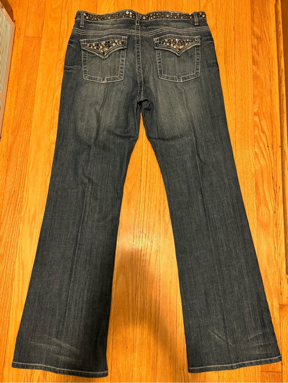 New! VENUS Studded Waist Jeans - Picture 9 of 12